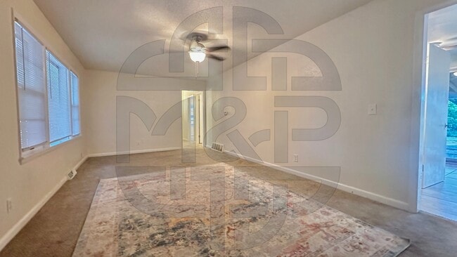 Building Photo - 3039 S Glenn Ave