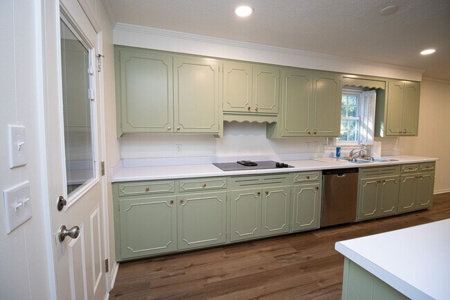 Foto del edificio - Renovated 5BR Home Minutes from Downtown Columbia | Two Full Kitchens + Fenced Yard ~ Available M...