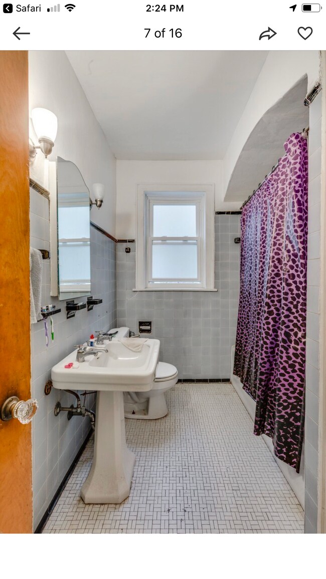 Building Photo - 8126 S Vernon Ave