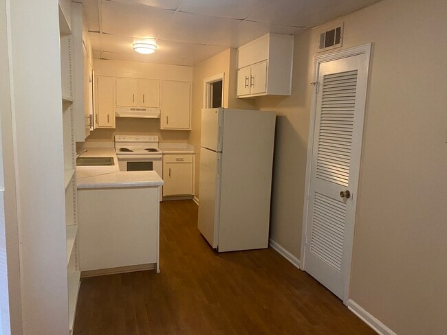 Building Photo - 1717 Hackberry Ln