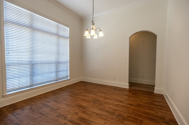 Building Photo - ONE FREE MONTH WITH 13 MONTH LEASE!