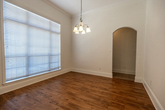 Foto del edificio - ONE FREE MONTH WITH 13 MONTH LEASE!