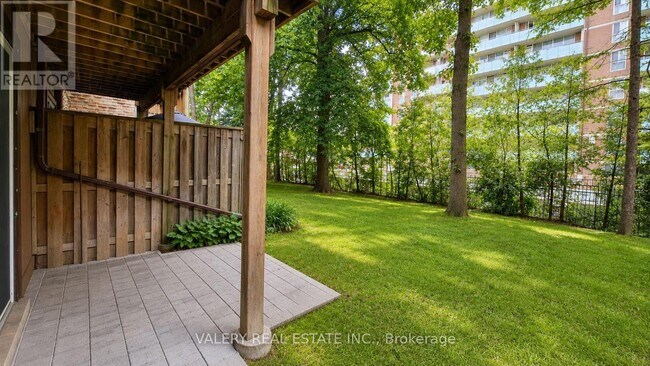 Photo du bâtiment - 2359 Birchmount Rd
