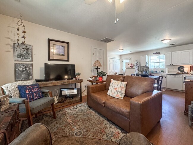 Foto del edificio - 318 Earl King St