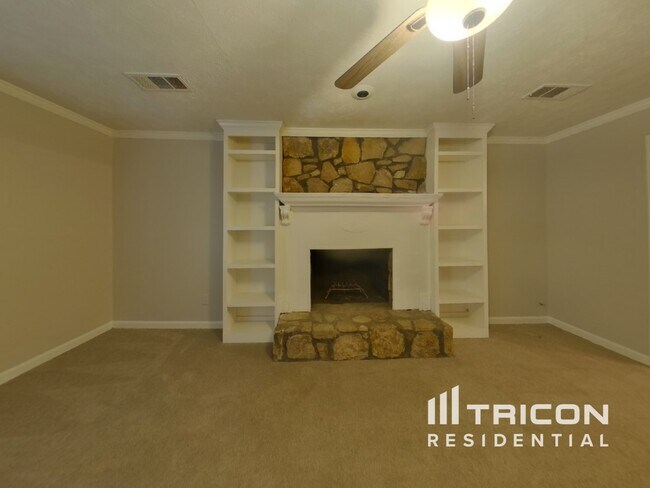 Building Photo - 2544 Highland Dr SE
