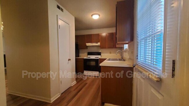Building Photo - 128 Montague Dr