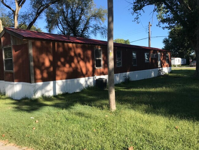 Building Photo - 5601 SW Lakefront Ln S