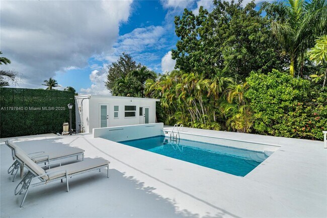 Building Photo - 730 SW 26th Rd