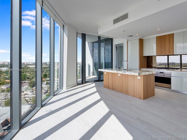 Foto del edificio - 2831 S Bayshore Dr