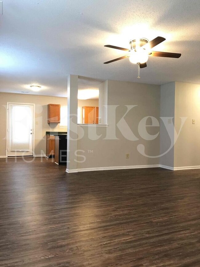 Building Photo - 1751 Blackmore Dr