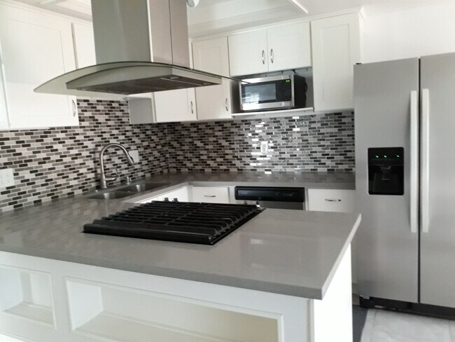 Foto del edificio - 13722 Red Hill Ave