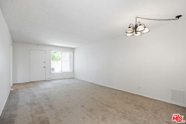 Foto del edificio - 5464 Evelyn Dr