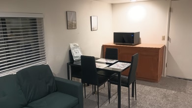 Building Photo - 190 S Gulling St