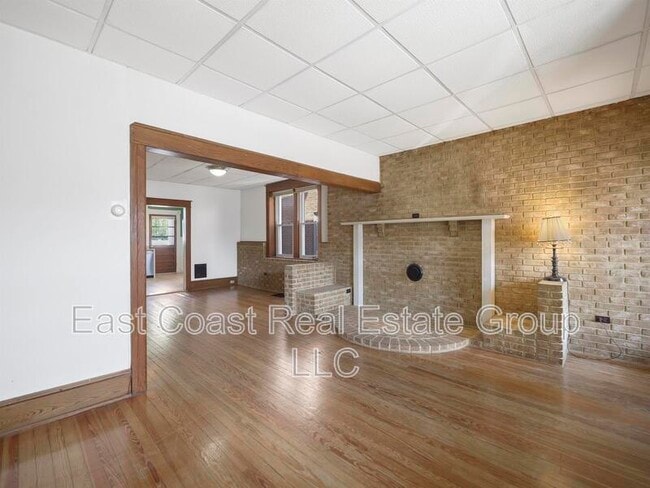 Foto del edificio - 827 Mulberry Ave
