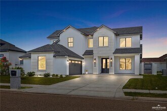 Building Photo - 1615 Lago Delton