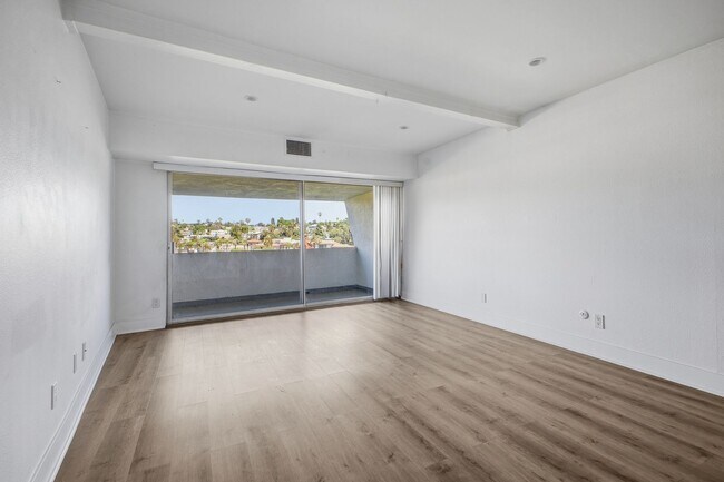 Foto del edificio - Stunning Echo Park 2 Bed / 1 Bath with Breathtaking Lake Views