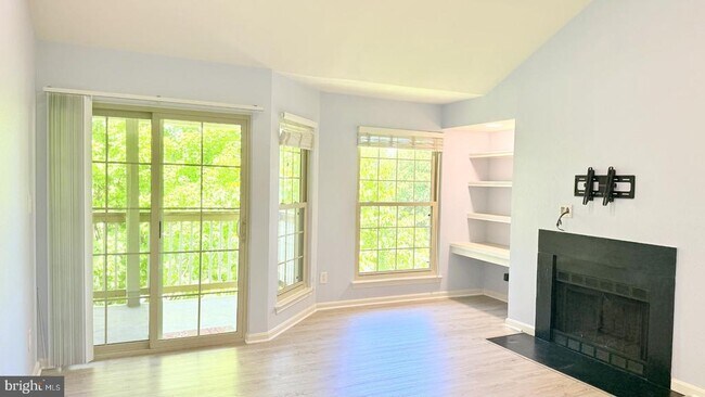 Building Photo - 3901 Penderview Dr