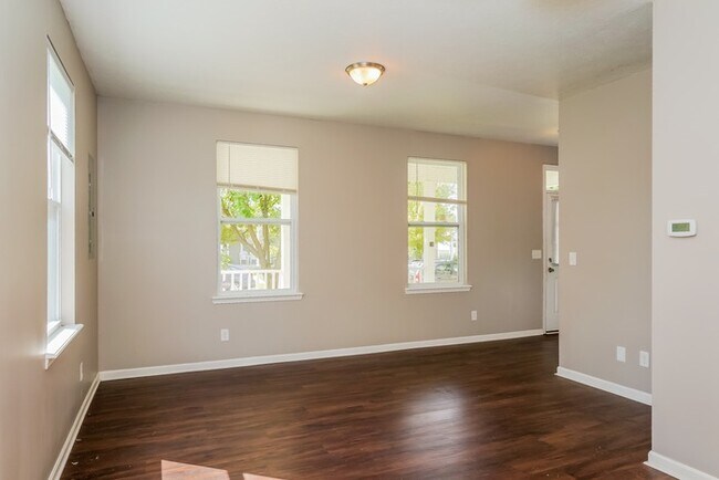 Building Photo - 2944 Hervey St
