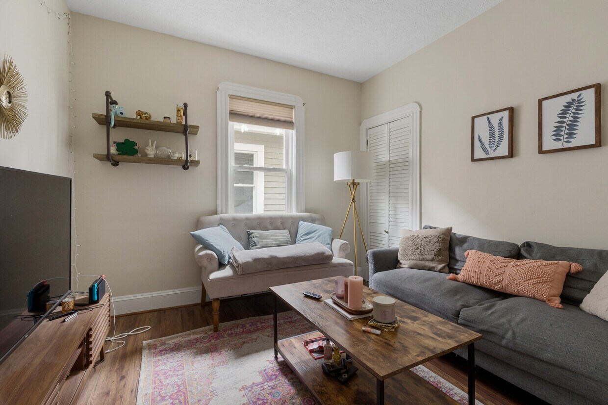 Primary Photo - 19 Malvern Ave