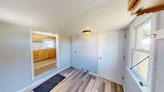 Building Photo - 2 bedroom in a country setting