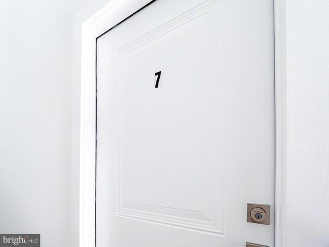 Building Photo - 2403 W Thompson St