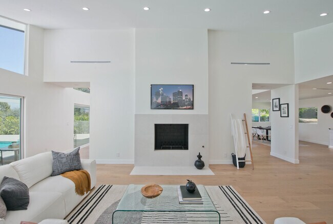 Foto del edificio - 16433 Refugio Rd