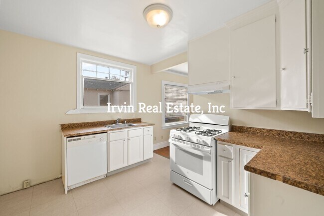 Foto del edificio - Nice 3 Bedroom and 2 Bath House with Backyard