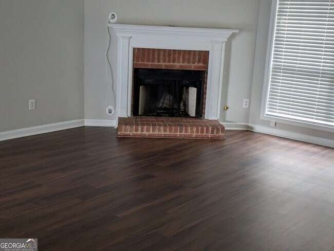 Building Photo - 1422 Fountain View Dr