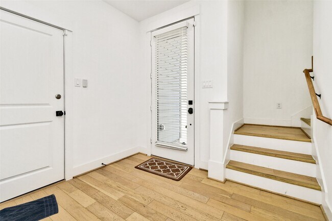 Foto del edificio - 208 N York St