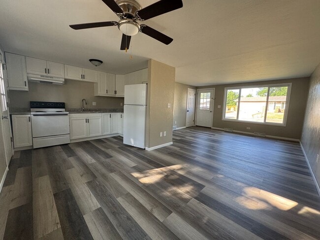Building Photo - 3 Bedroom Home