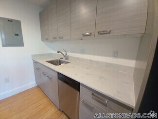 Building Photo - 40 Malvern St