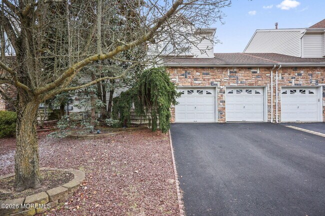 Building Photo - 10 Kinglet Ave