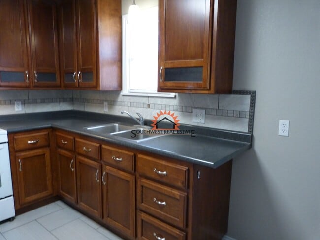 Building Photo - Beautiful one bed one bath apartment--wate...
