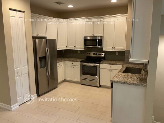 Building Photo - 11710 SW 13th Ct