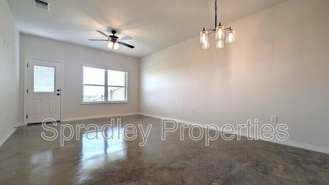 Building Photo - 305 Juniper Dr