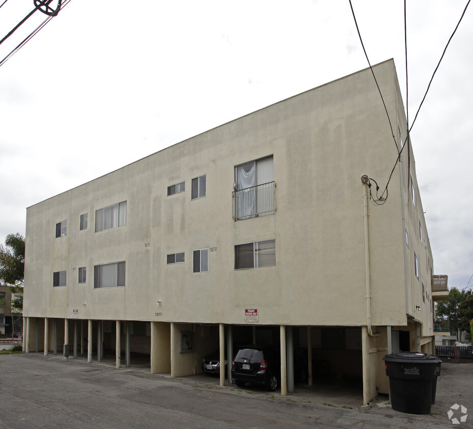 Building Photo - 1211 Pico Blvd