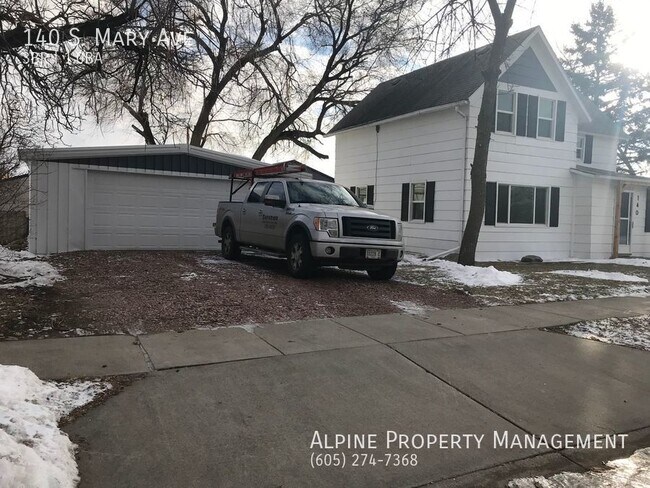 Foto del edificio - 3 Bed/1 Bath Home with 2 Car Garage in Tea!