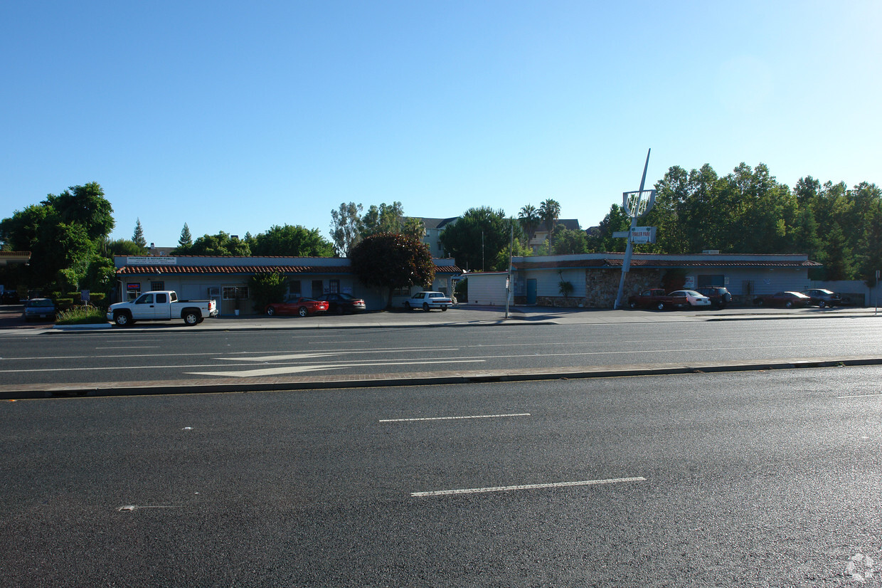 Building Photo - 919 E El Camino Real