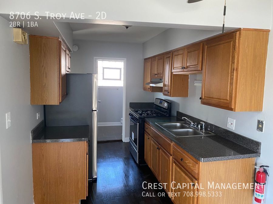 8706 S Troy Ave Unit 2D, Evergreen Park, IL 60805 Room for Rent in