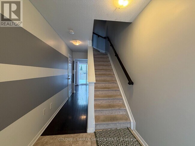 Photo du bâtiment - 203 Kennevale Dr