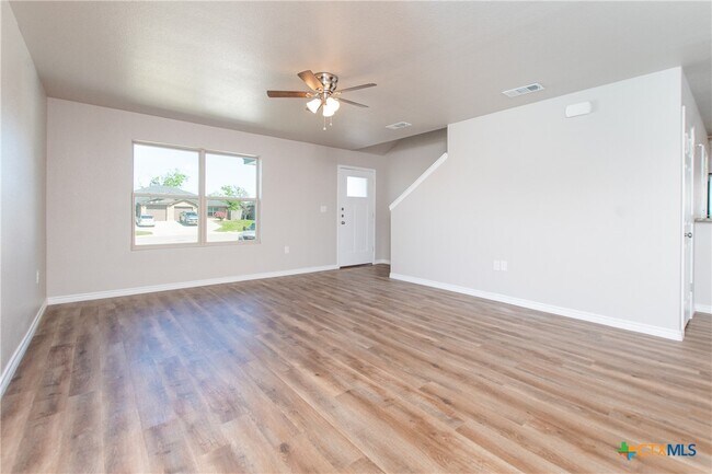 Building Photo - 2542 Leroy Ln