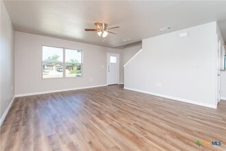 Building Photo - 2542 Leroy Ln