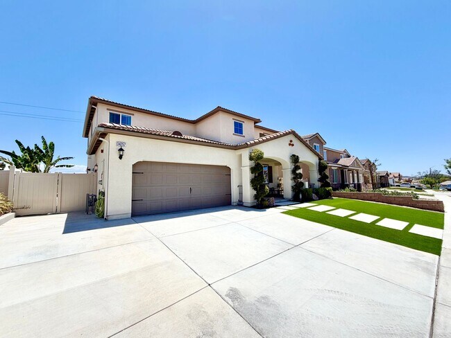 Foto del edificio - Spacious Alderwood Community 4 Bedroom Home with INCLUDED Solar a Loft & Covered Patio