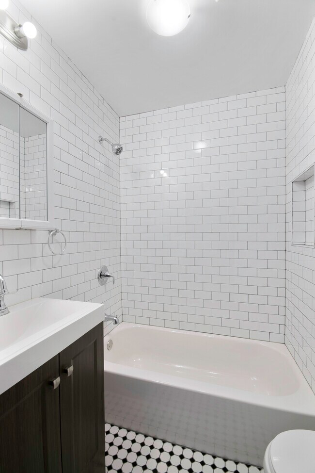 Bathroom - 1108 Madison St