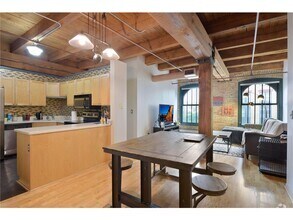 Building Photo - 400 N 1st St