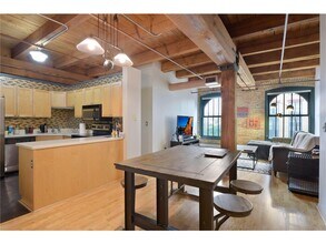 Building Photo - 400 N 1st St