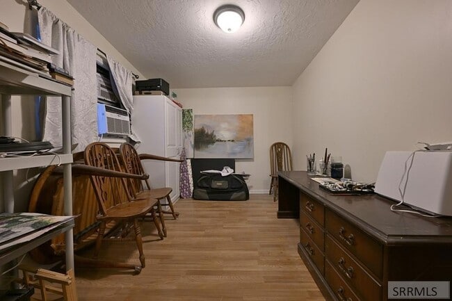 Building Photo - 425 2nd St