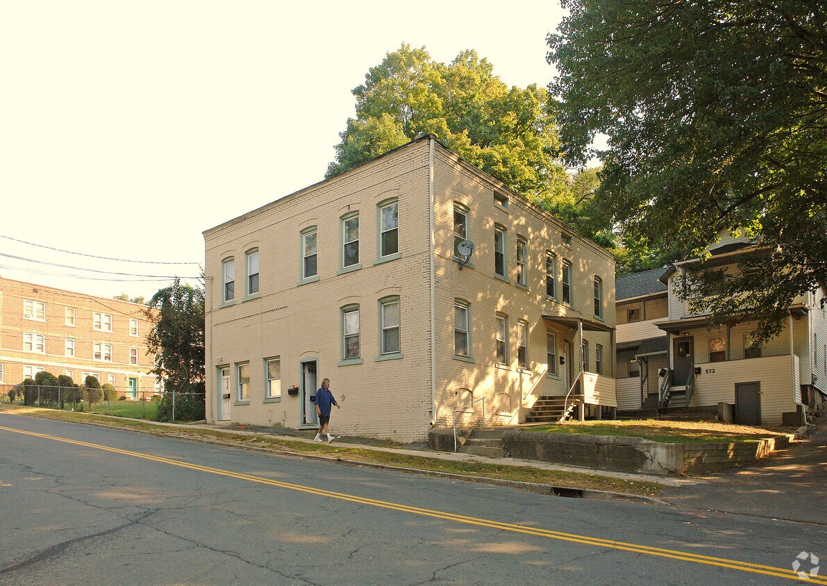 Foto principal - 574-578 N Main St
