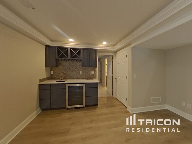 Building Photo - 8356 Cypress Wood Dr