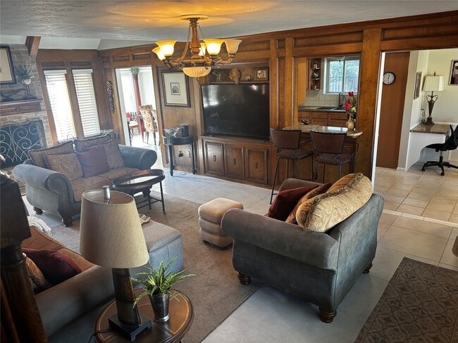 Foto del edificio - 11418 Chevy Chase Dr